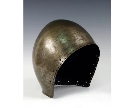 Gotická přilba v aukci