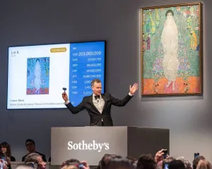 Dominantní Klimt a premiérová Frida Kahlo