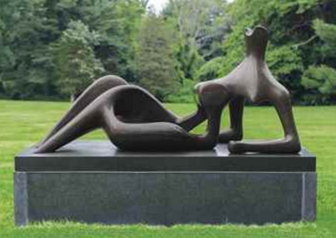 Henry Moore: Reclining Figure / 1951 patinovaný bronz / délka 230 cm cena: 24 722 500 GBP